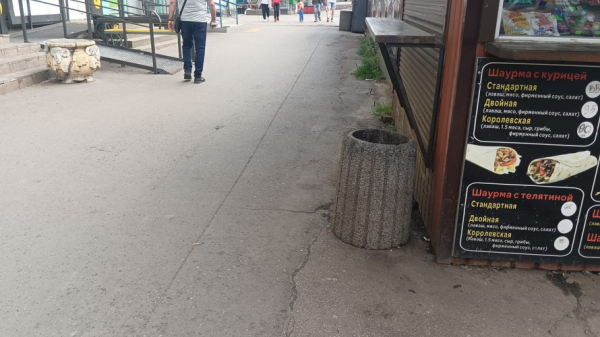 Бізнес у смітті: мешканка Кривого Рогу поскаржилася на бруд біля торговельних кіосків3
