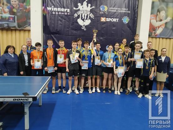 Чотири нагороди здобули криворізькі спортсмени на Чемпіонаті України з настільного тенісу серед юніорів4