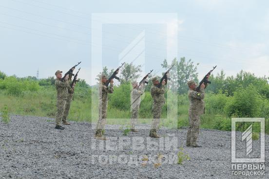 «Я їду, я повинен бути там»: Кривий Ріг простився з захисником Олегом Друком5