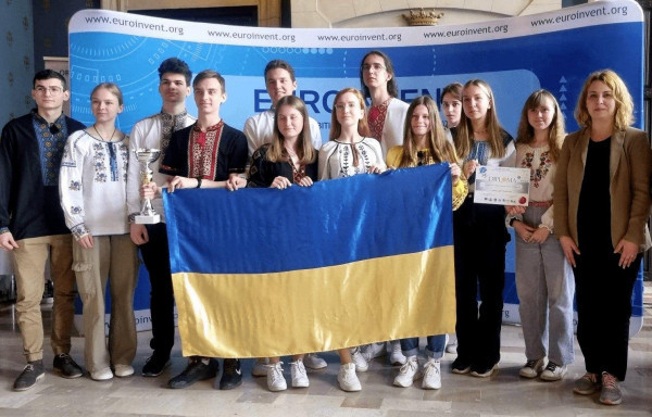 Юні дослідники з Дніпропетровщини эдобули нагороди на Європейській виставці креативності та інновацій в Румунії0