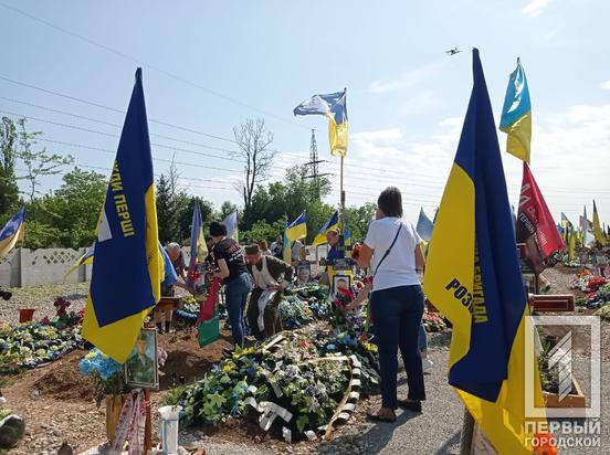 Маріуполь – найболючіша рана України: у Кривому Розі панахидою вшанували полеглих та полонених захисників2