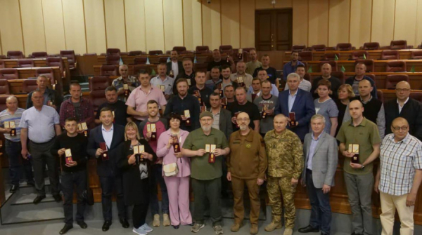 Міністр оборони України вручив Олександру Вілкулу медаль “Золотий тризуб”1