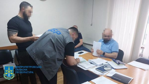 На Дніпропетровщині високопосадовця поліції спіймали на отриманні хабаря у три тисячі доларів США1