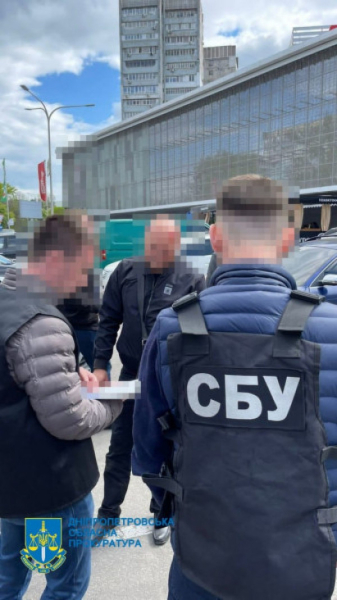 На Дніпропетровщині заступник керівника одного з відділень поліції впіймався на хабарі у 70 тисяч гривень6