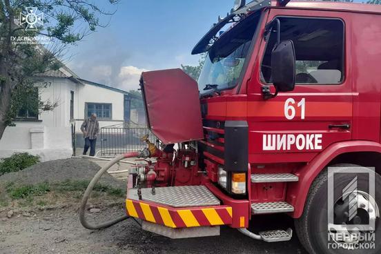 Пекельна кухня: вогнеборці ліквідували займання приватної забудови у Криворізькому районі2