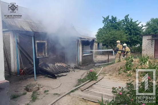 Пекельна кухня: вогнеборці ліквідували займання приватної забудови у Криворізькому районі1