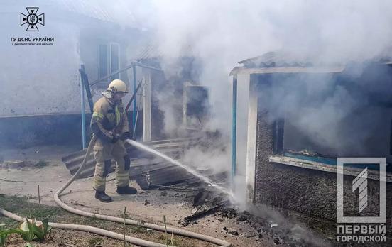 Пекельна кухня: вогнеборці ліквідували займання приватної забудови у Криворізькому районі