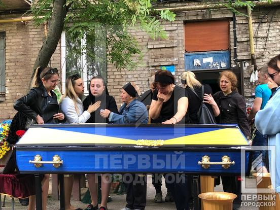 Проходив підготовку у Великобританії та стримував ворога у Вугледарі: Кривий Ріг прощався із захисником Анатолієм Шмагуненком5