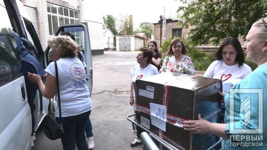 Рекордний «Плед тисячі сердець», який створили волонтери у Кривому Розі дозволив придбати обладнання для пологового будинку3