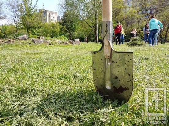 Річниця полону: у Кривому Розі рідні оборонців Маріуполя влаштували толоку на честь полонених та загиблих воїнів7