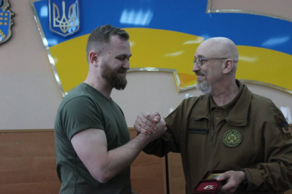 У Кривому Розі міністр оборони України нагородив мешканців: хто отримав відзнаки1