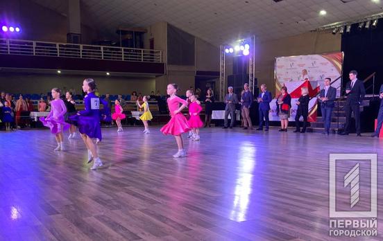 У Кривому Розі на Відкритому всеукраїнському фестивалі зі спортивного танцю зібрали кошти на ЗСУ