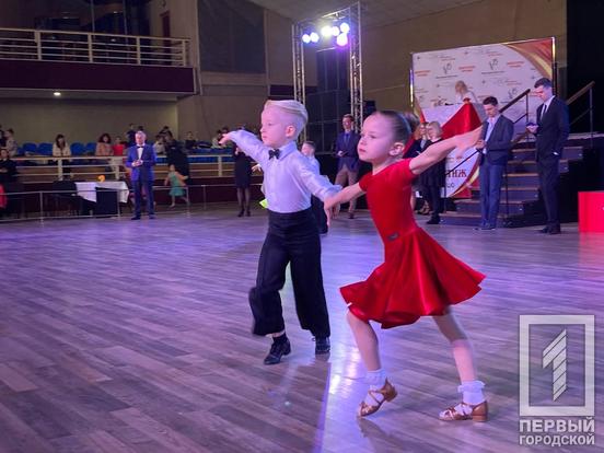 У Кривому Розі на Відкритому всеукраїнському фестивалі зі спортивного танцю зібрали кошти на ЗСУ7
