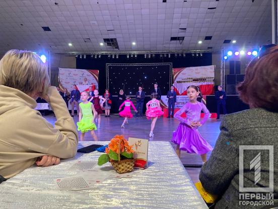 У Кривому Розі на Відкритому всеукраїнському фестивалі зі спортивного танцю зібрали кошти на ЗСУ10