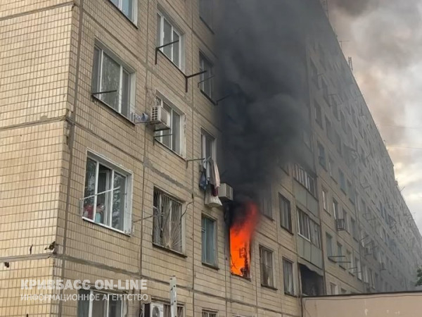 У Кривому Розі палає кімната у багатоповерховому гуртожитку (доповнення)0