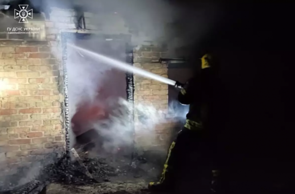У Тернівському районі сталася пожежа у приватному будинку: подробиці від рятувальників1