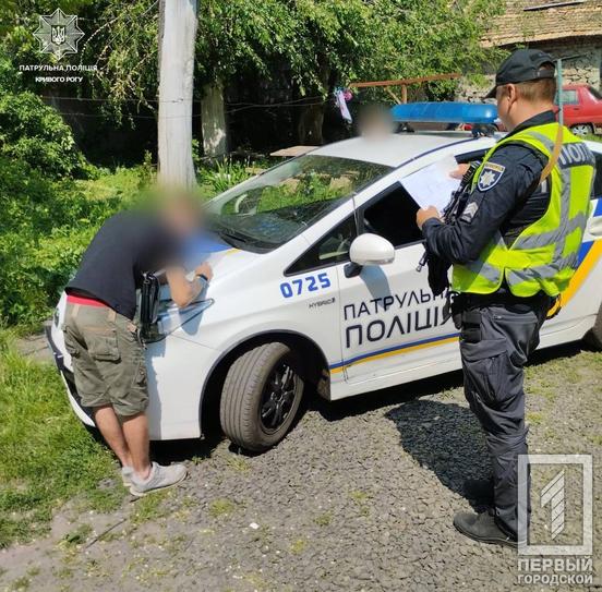 Втік з місця пригоди, та не від суду: криворізькі патрульні розшукали винуватця ДТП на автомийці1