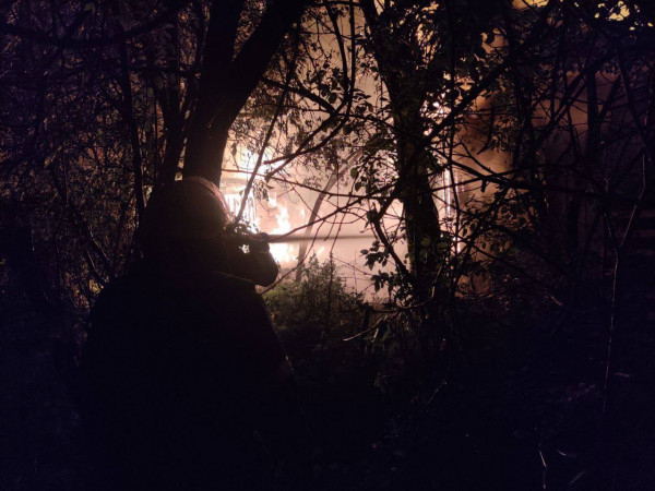 Загибла, постраждалі й пожежа в багатоповерхівці: вночі ворог атакував Київ донами5