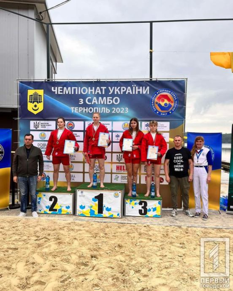 Чемпіонат України з боротьби самбо: дівчата з криворізької спортивної школи повернулися з нагородами1