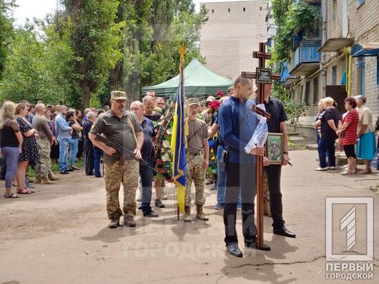 Гірник, велосипедист, мандрівник та відважний захисник: Кривий Ріг провів в останню путь воїна Юрія Созонюка6