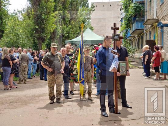 Гірник, велосипедист, мандрівник та відважний захисник: Кривий Ріг провів в останню путь воїна Юрія Созонюка3