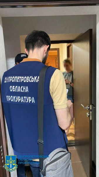 На Дніпропетровщині поліцейські організували та кришували наркоугруповання з щомісячним обігом коштів у понад 1,5 млн грн3