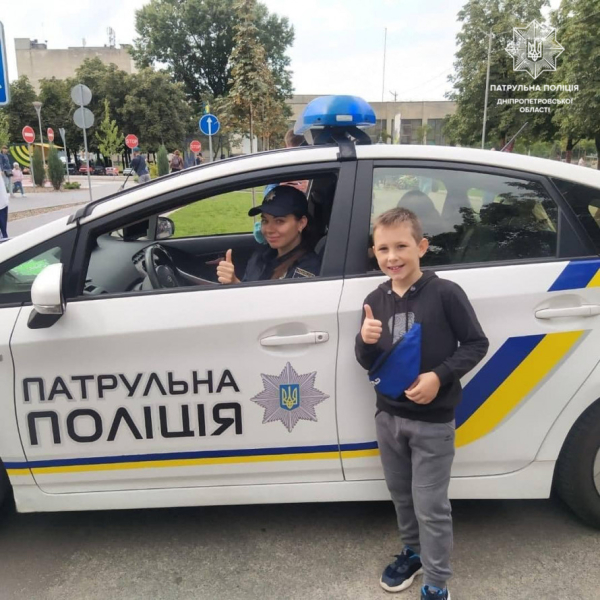 Найкраще селфі з патрульними: мешканців Дніпропетровщини просять обрати переможців фотоконкурсу3