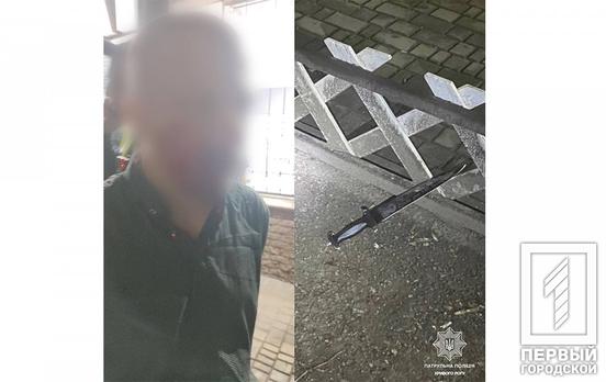 Небайдужі громадяни затримали хулігана з ножем, який кидався на покупців магазину