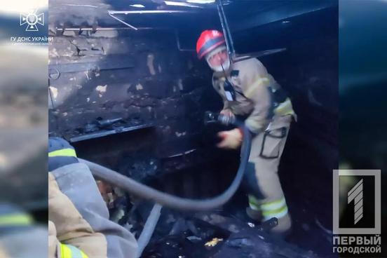Неподалік Кривого Рогу масштабна пожежа в гаражі знищила розміщену там техніку1