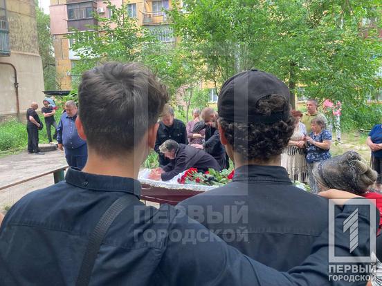 Плаче вся Україна: Кривий Ріг попрощався із жертвами ракетного удару по місту2