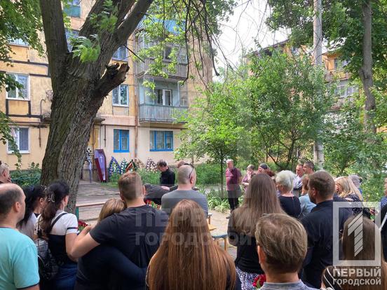 Плаче вся Україна: Кривий Ріг попрощався із жертвами ракетного удару по місту3