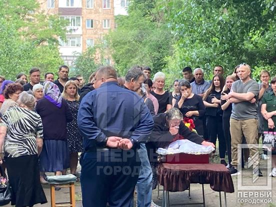 Плаче вся Україна: Кривий Ріг попрощався із жертвами ракетного удару по місту6