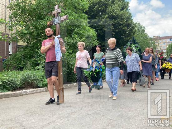 Плаче вся Україна: Кривий Ріг попрощався із жертвами ракетного удару по місту12