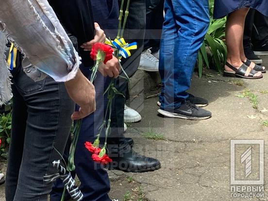 Плаче вся Україна: Кривий Ріг попрощався із жертвами ракетного удару по місту8