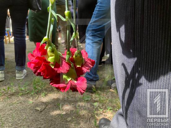 Плаче вся Україна: Кривий Ріг попрощався із жертвами ракетного удару по місту5