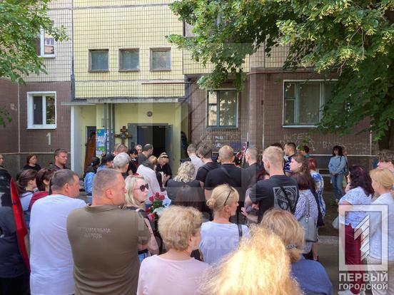 Плаче вся Україна: Кривий Ріг попрощався із жертвами ракетного удару по місту11