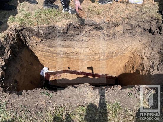 Плаче вся Україна: Кривий Ріг попрощався із жертвами ракетного удару по місту17