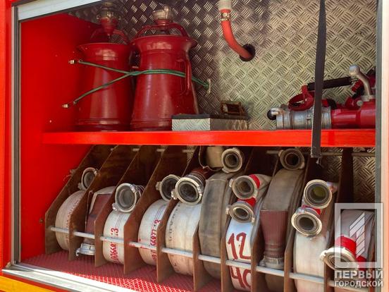 Посидіти в пожежній машині, приміряти амуніцію та відчути себе рятувальником: у Кривому Розі службовці ДСНС організували цікаве та корисне дозвілля для дітей4