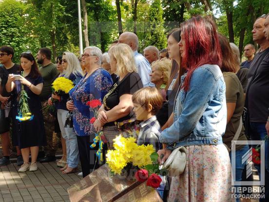 Пройшов Іловайськ, Дебальцеве, загинув під Бахмутом: Кривий Ріг провів в останню путь Руслана Нежигая2