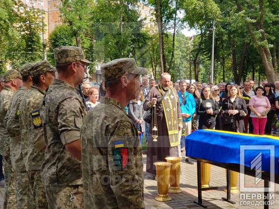 Пройшов Іловайськ, Дебальцеве, загинув під Бахмутом: Кривий Ріг провів в останню путь Руслана Нежигая4