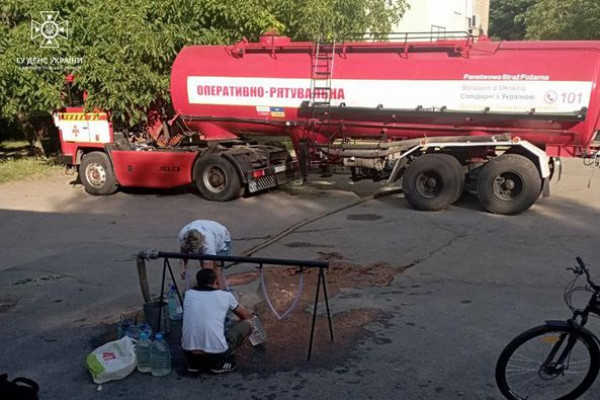 Рятувальники Дніпропетровщини продовжують здійснювати підвіз води для населення0