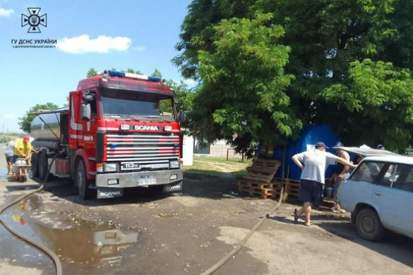 Рятувальники Дніпропетровщини продовжують здійснювати підвіз води для населення4