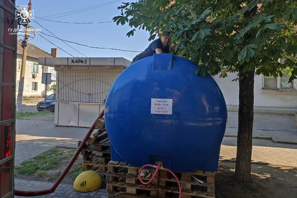 Рятувальники Дніпропетровщини продовжують здійснювати підвіз води для населення8