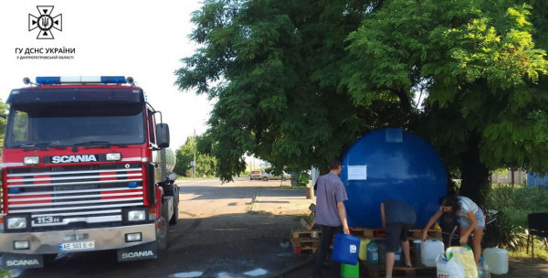 Рятувальники Дніпропетровщини продовжують здійснювати підвіз води для населення7