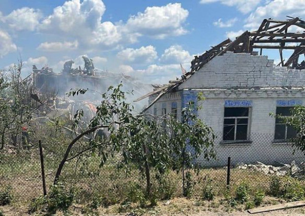 Сьогодні вдень росіяни атакували Київщину ракетами «Кинджали» та «Калібри»: є руйнування  1