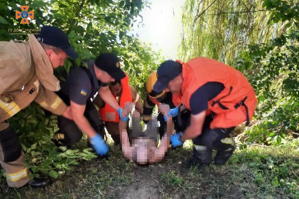 У Кривому Розі рятувальники дістали тіло чоловіка із річки