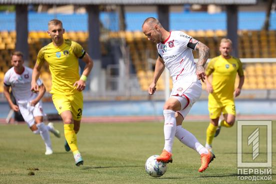 У останній грі сезону 2022-2023 української Прем’єр-ліги криворізький ФК «Кривбас» поступився «Дніпру-1»3