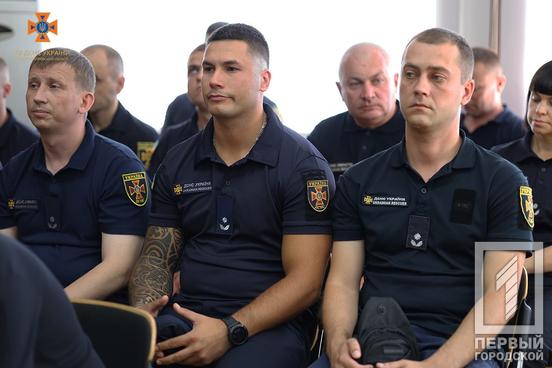 19 криворізьких надзвичайників нагородили за відданість службі2