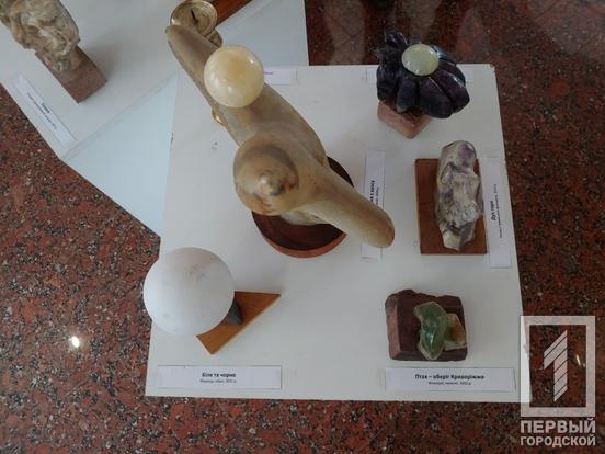 Археолог, краєзнавець та митець: у Кривому Розі відкрили виставку робіт Олександра Мельника на честь ювілею митця12