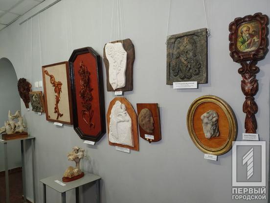 Археолог, краєзнавець та митець: у Кривому Розі відкрили виставку робіт Олександра Мельника на честь ювілею митця10